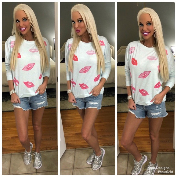 🥰LAST 1! Baby Blue KISS 💋 ME!! Top! So Cute! - Picture 2 of 6